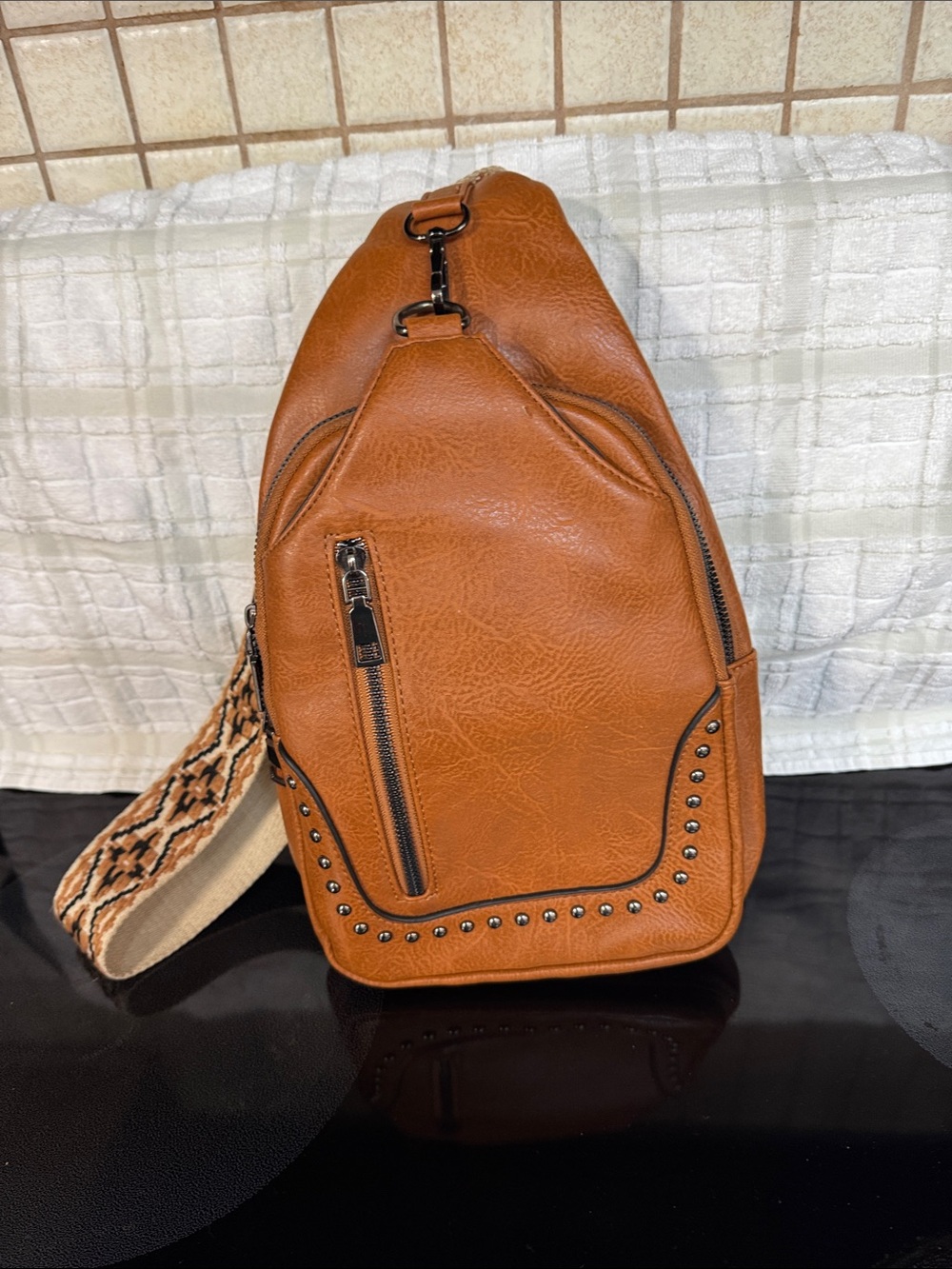 Sam & Hadley Deluxe Slingbag @one very tiny scratch@